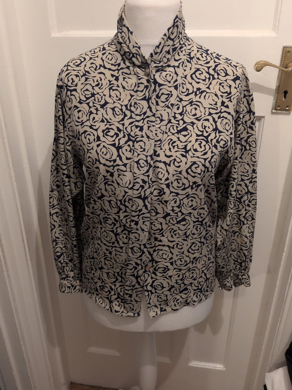 Country Casuals Bust 32" Flax And Navy Long Sleeve Buttoned Blouse