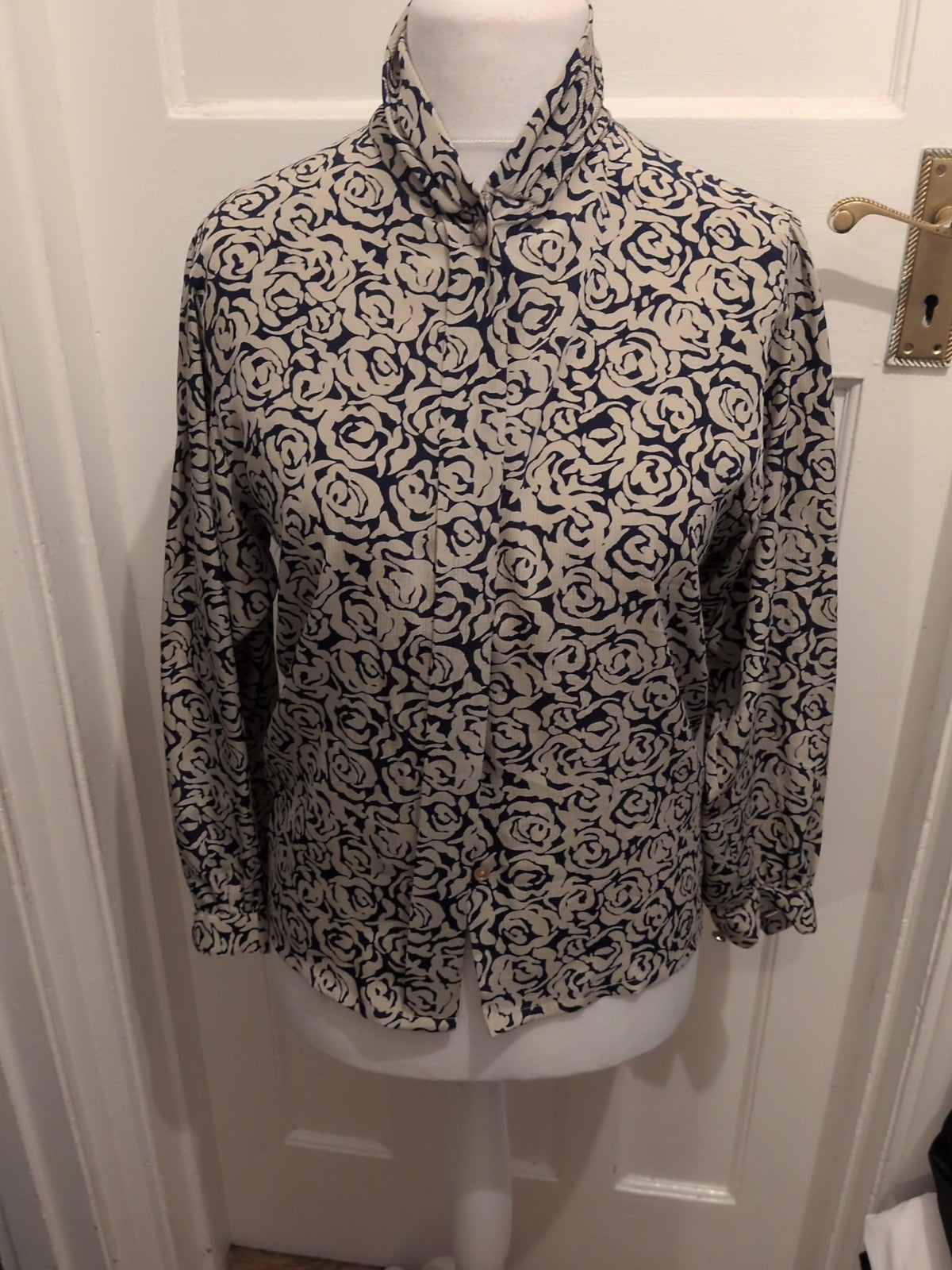Country Casuals Bust 32" Flax And Navy Long Sleeve Buttoned Blouse