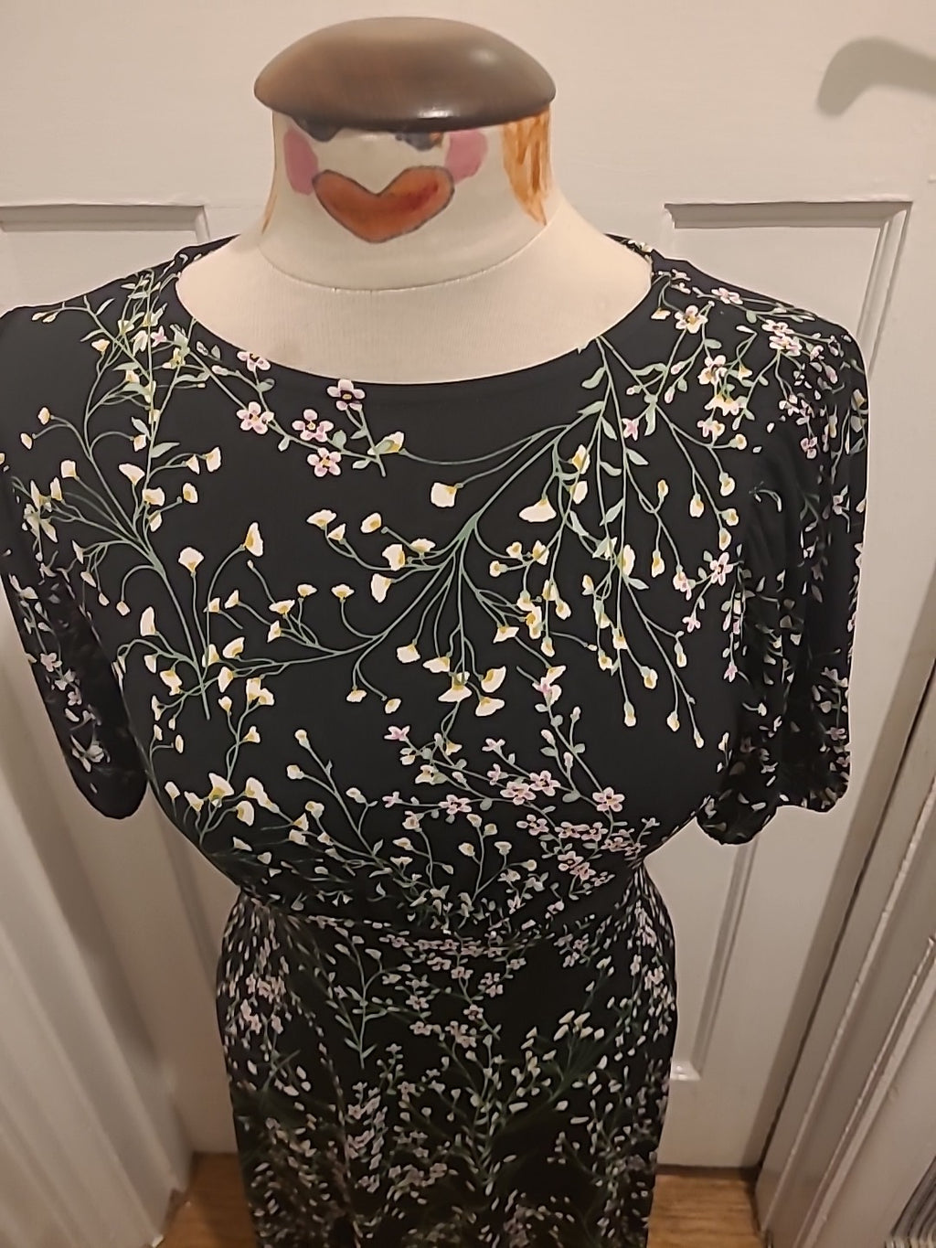 Ladies Lipsy Size 8 Black Floral Long Length Short Sleeved Dress