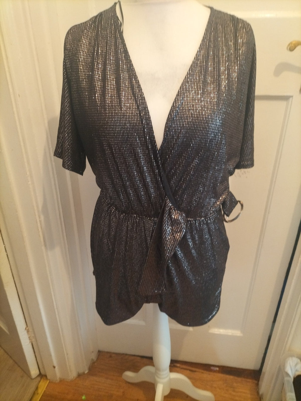 Ladies New Look Size 8 Black Shiny Short Sleeve Top