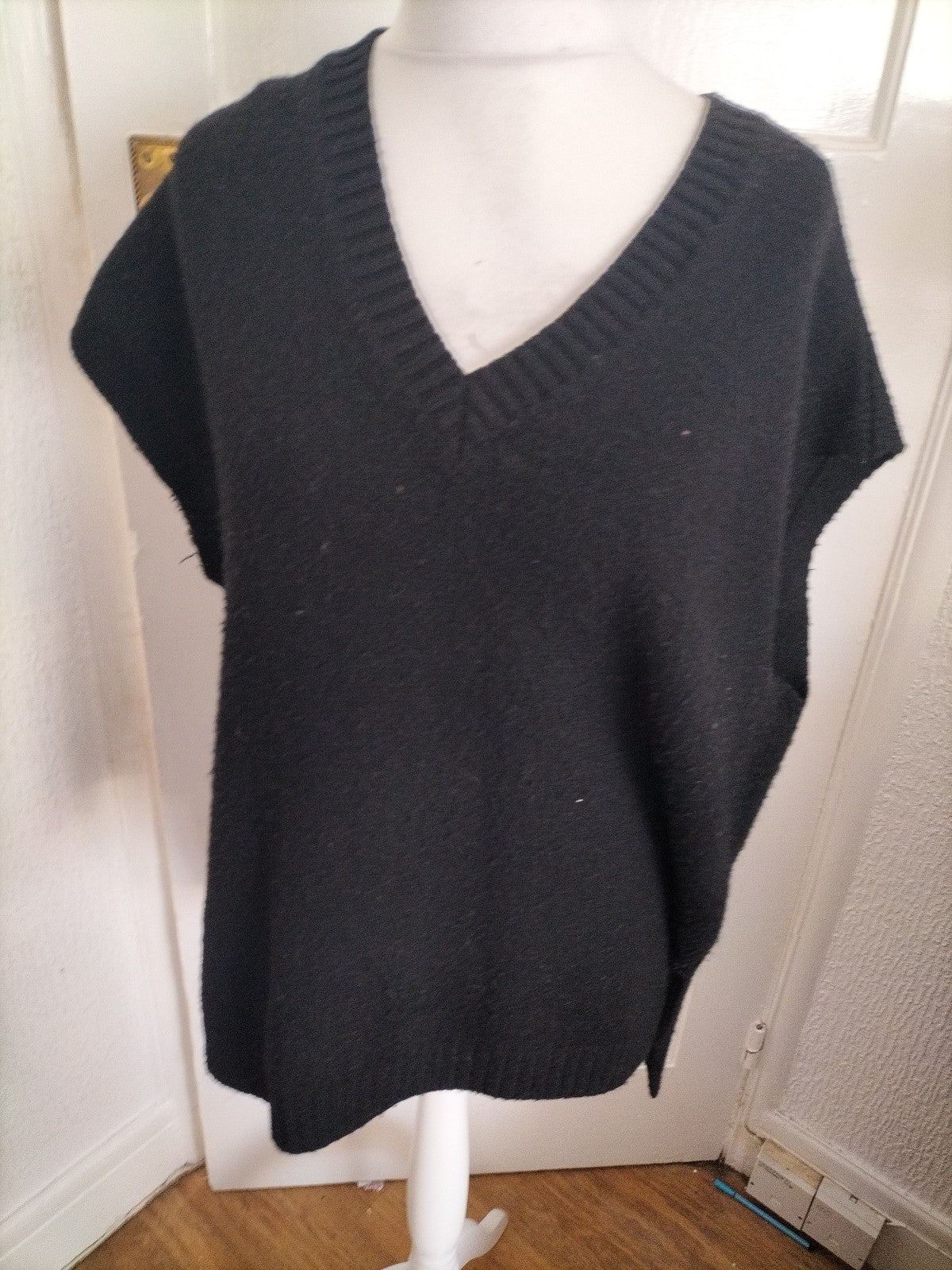 Mens Peacocks Size M Black Short Sleeved V Neck Jumper