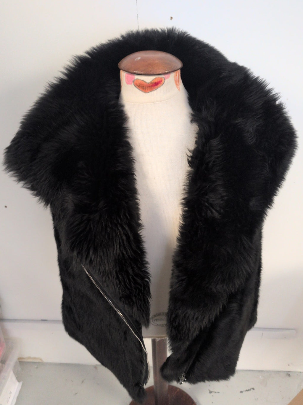 M/L Black Faux Fur Fluffy Full Fip Sleeveless Gilet
