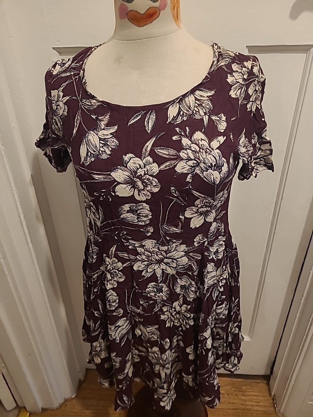 Ladies Falmer Size 10 Deep Purple/White Short Sleeved Dress