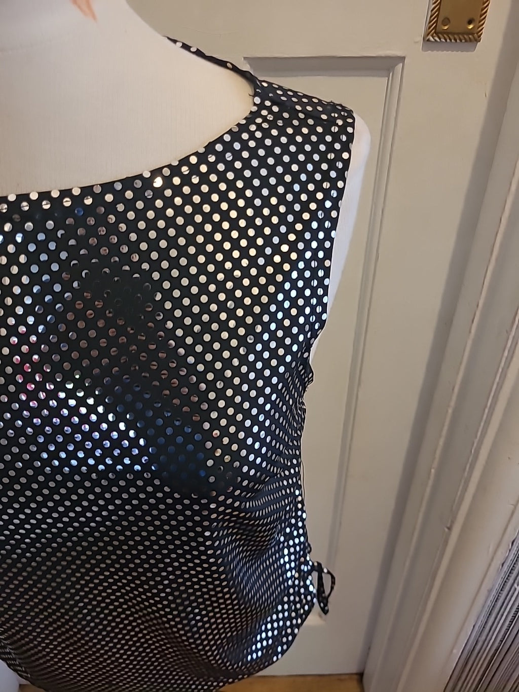 Ladies Peacocks Size 16 Silver Shiny Diamonte Sleeveless Blouse