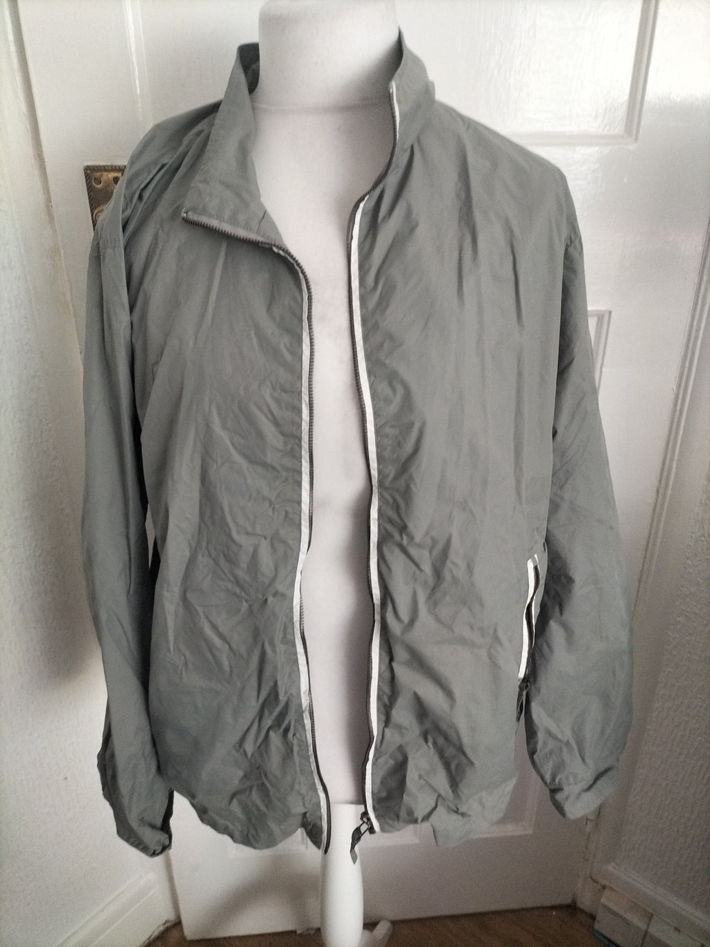 Mens Red Herring Size XL Grey Mesh Lined Coat
