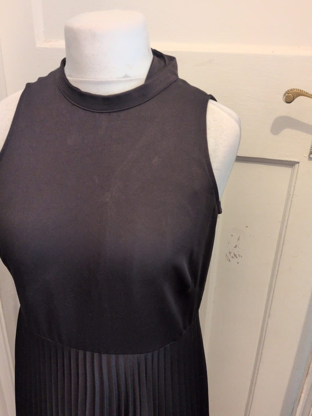 Ladies Closet Size 14 Black Sleeveless Pleated Midi Dress