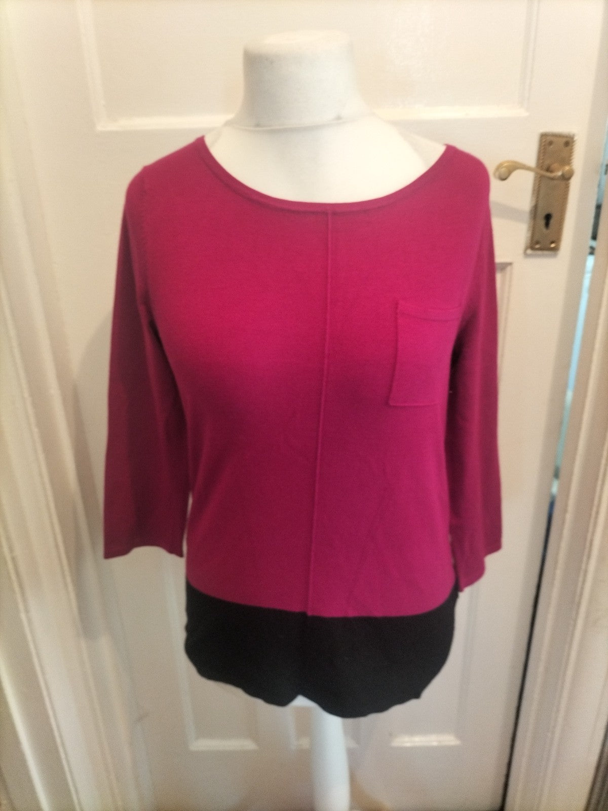 Ladies Cable & Gauge Size Small Purple And Black Blouse