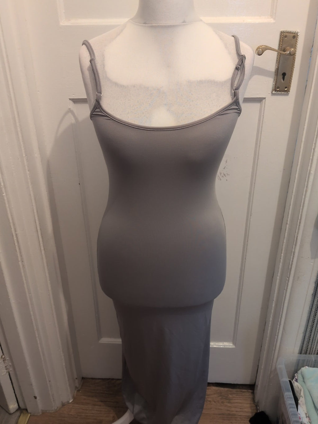 Ladies Size Small Grey Sleeveless Long Length Dress