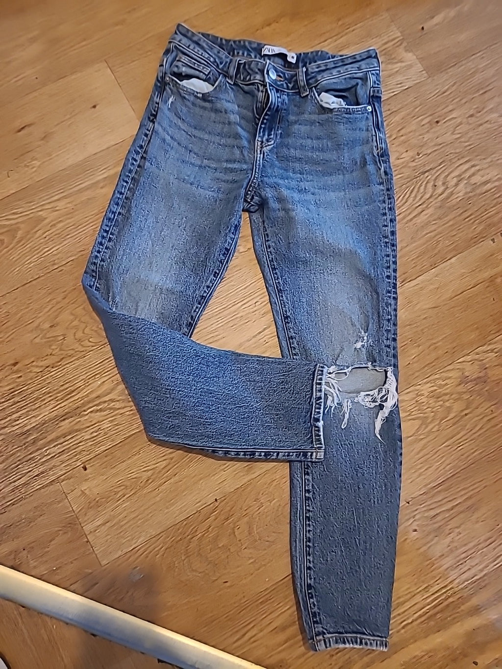Ladies Zara Size Euro 36 Ripped Skinny Jeans