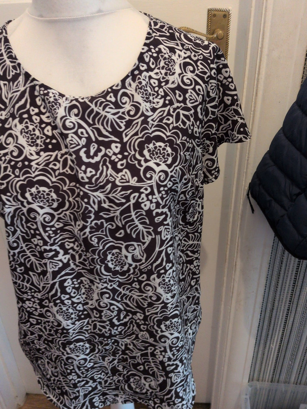 Bodyflirt 16 Black And White Short Sleeve Blouse