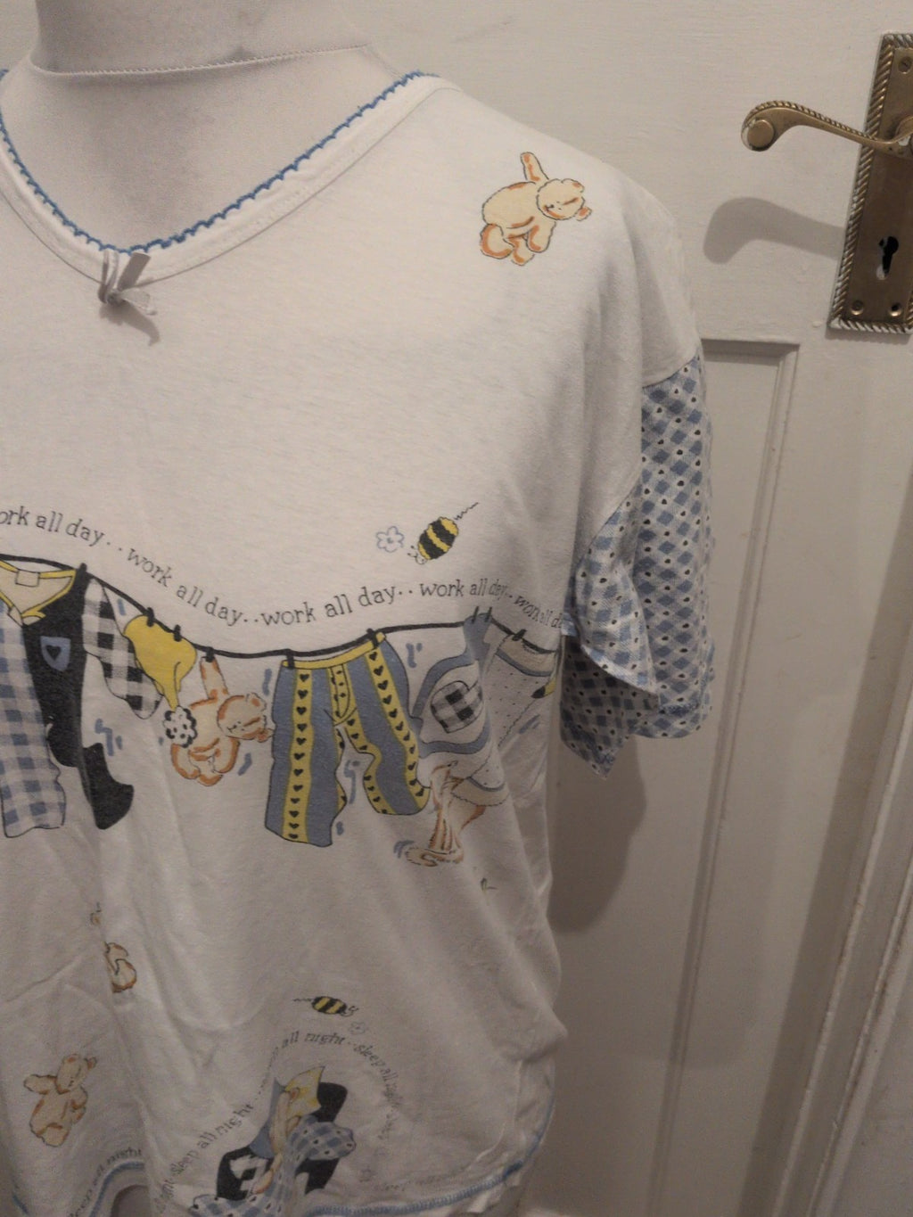 Ladies Size 10-12 Blue And White Short Sleeve Patterned Pyjama Top