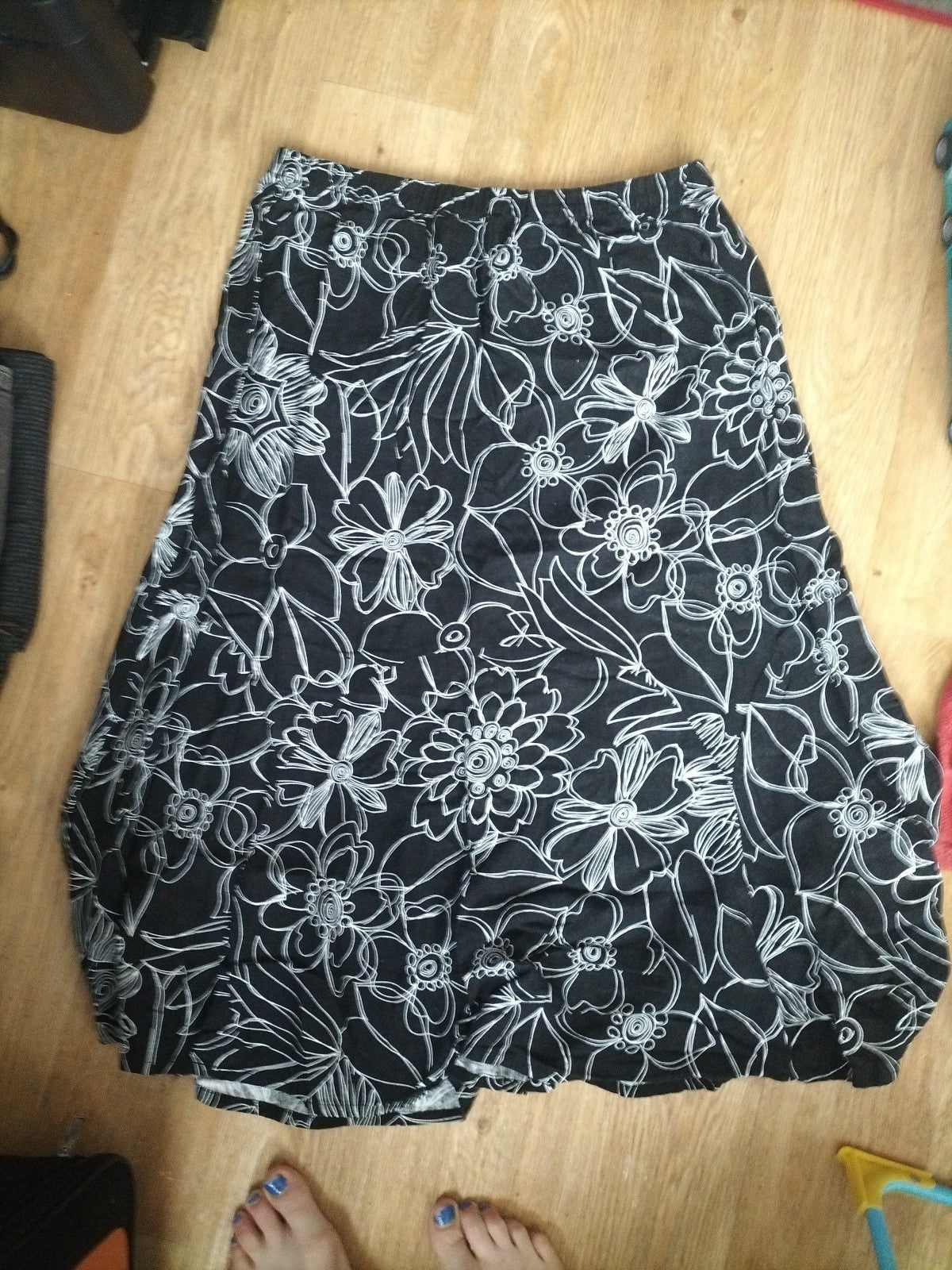 Ladies Signature Experience Size XL Black And White Floral Elasticated Flare...