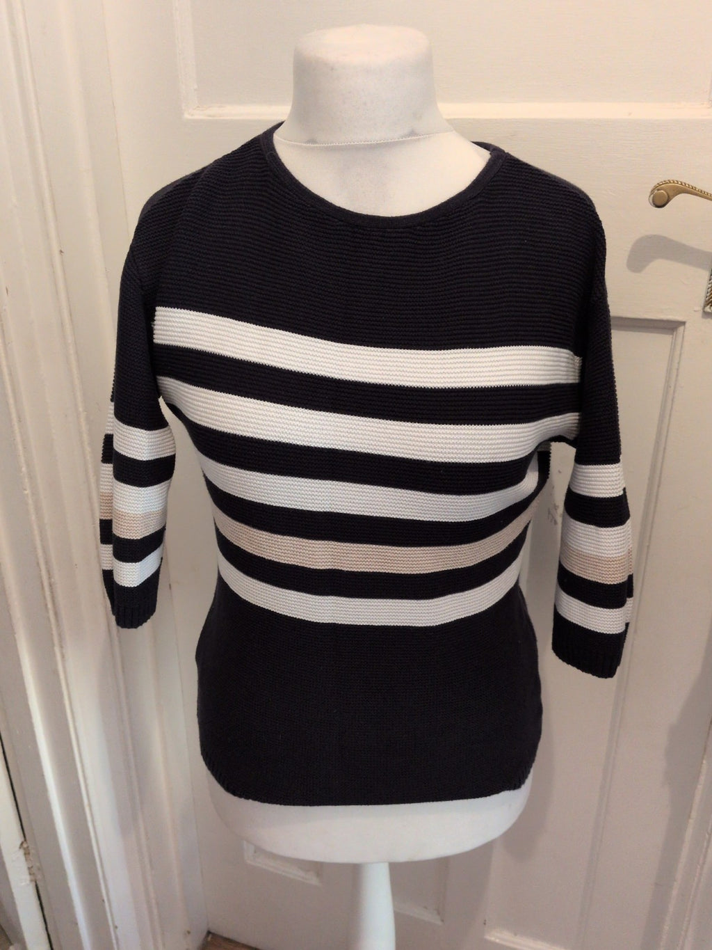 Medium Black And White Stripe Jumper Pullover Round Neck