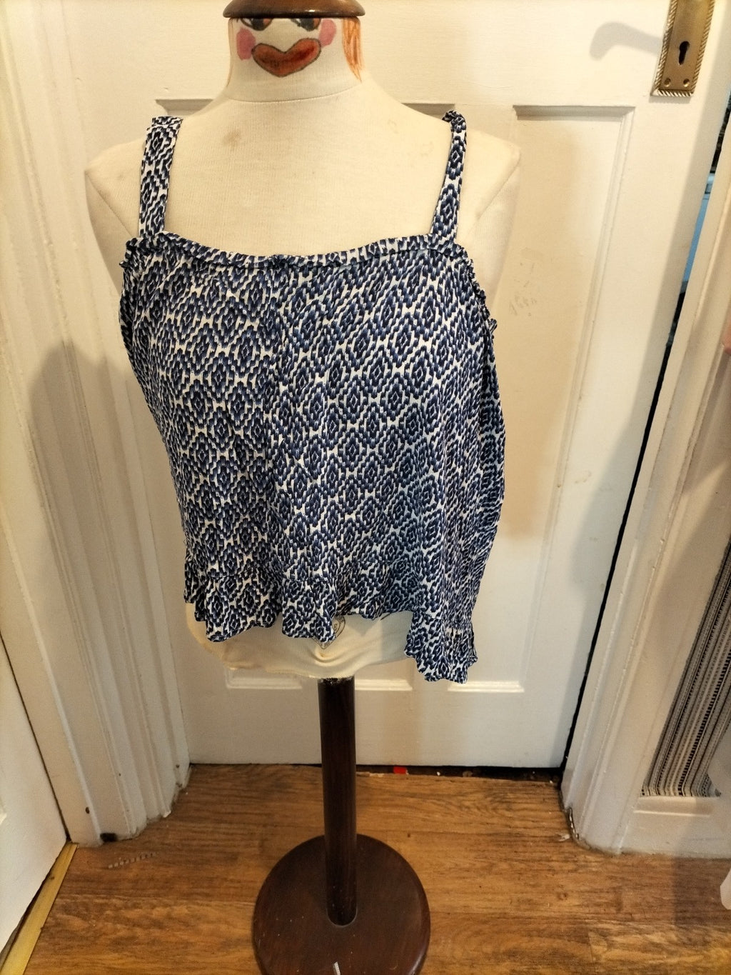 Ladies Peacocks Size 16 Blue And White Pattern Sleeveless Top