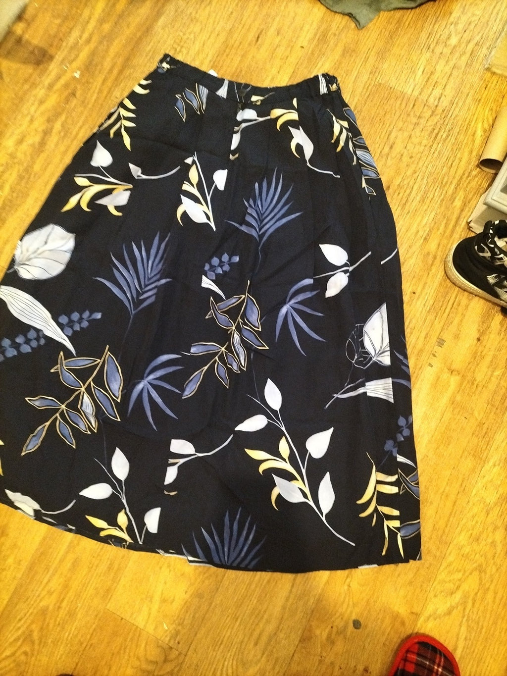 Ladies Your Sixth Sense Size 12 Navy Floral Buttoned Skirt Elasticated