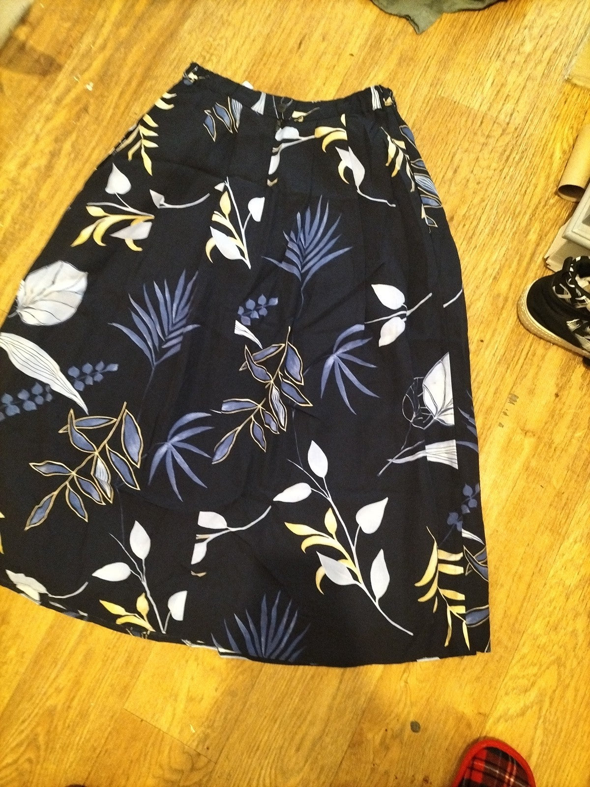 Ladies Your Sixth Sense Size 12 Navy Floral Buttoned Skirt Elasticated