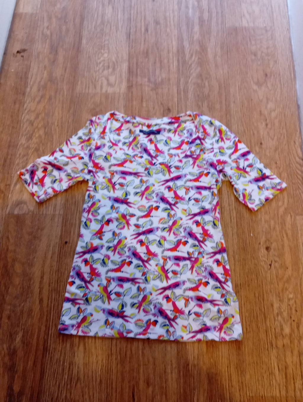Ladies Marks And Spencer Size 8 Multicoloured Short Sleeved "Bird" Pattern...