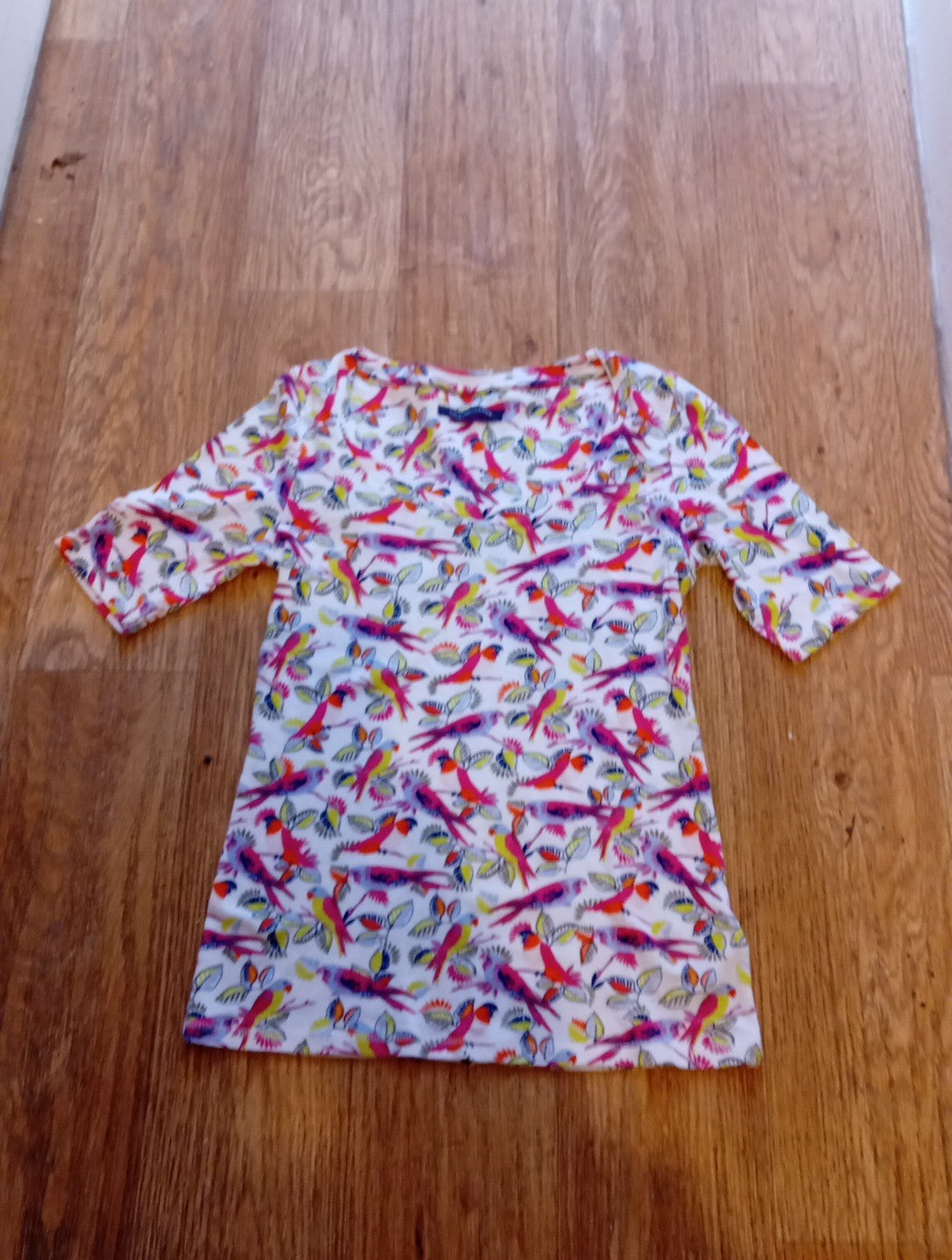 Ladies Marks And Spencer Size 8 Multicoloured Short Sleeved "Bird" Pattern...