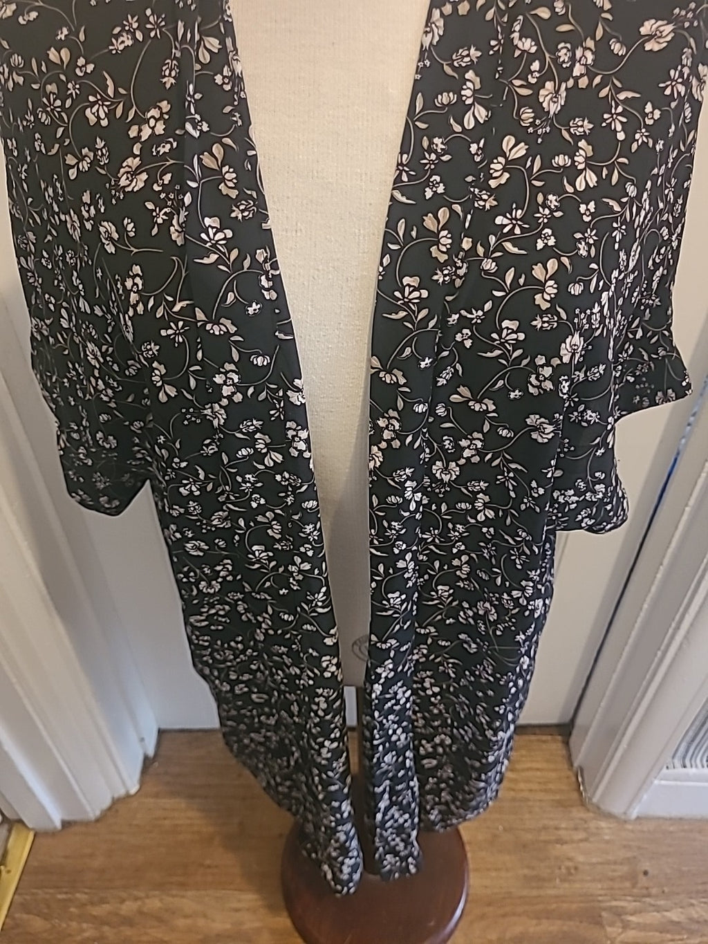 Ladies H&M Size Small Black Floral Oversized Cardigan