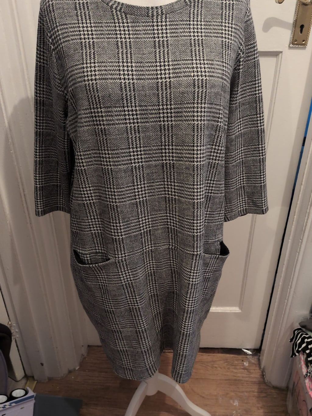 TU 18 Black White Grey Check Short Sleeve Dress Knee-midi