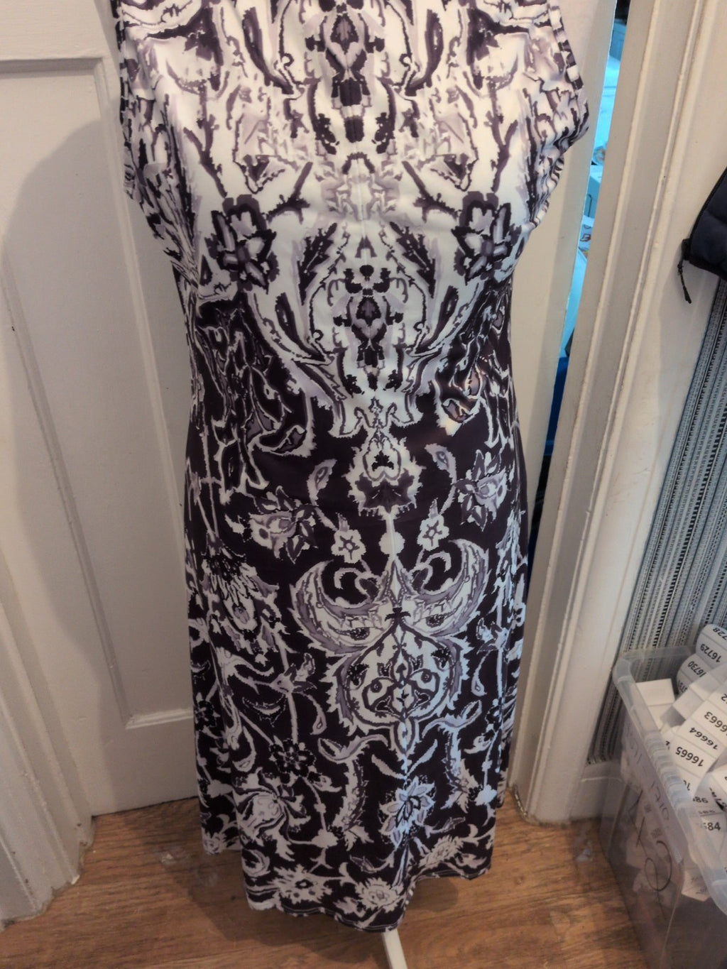 Large Long Length Dress Black White And Grey Sleeveless