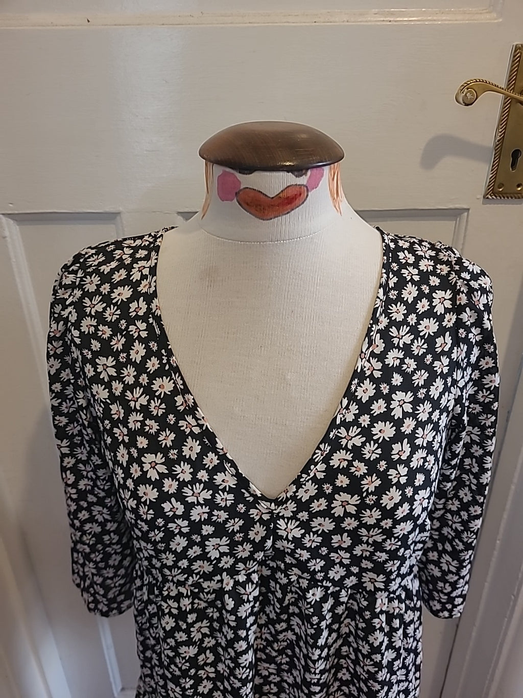 Ladies Miss Selfridge Size 10 Daisy Floral Short Sleeved Tshirt