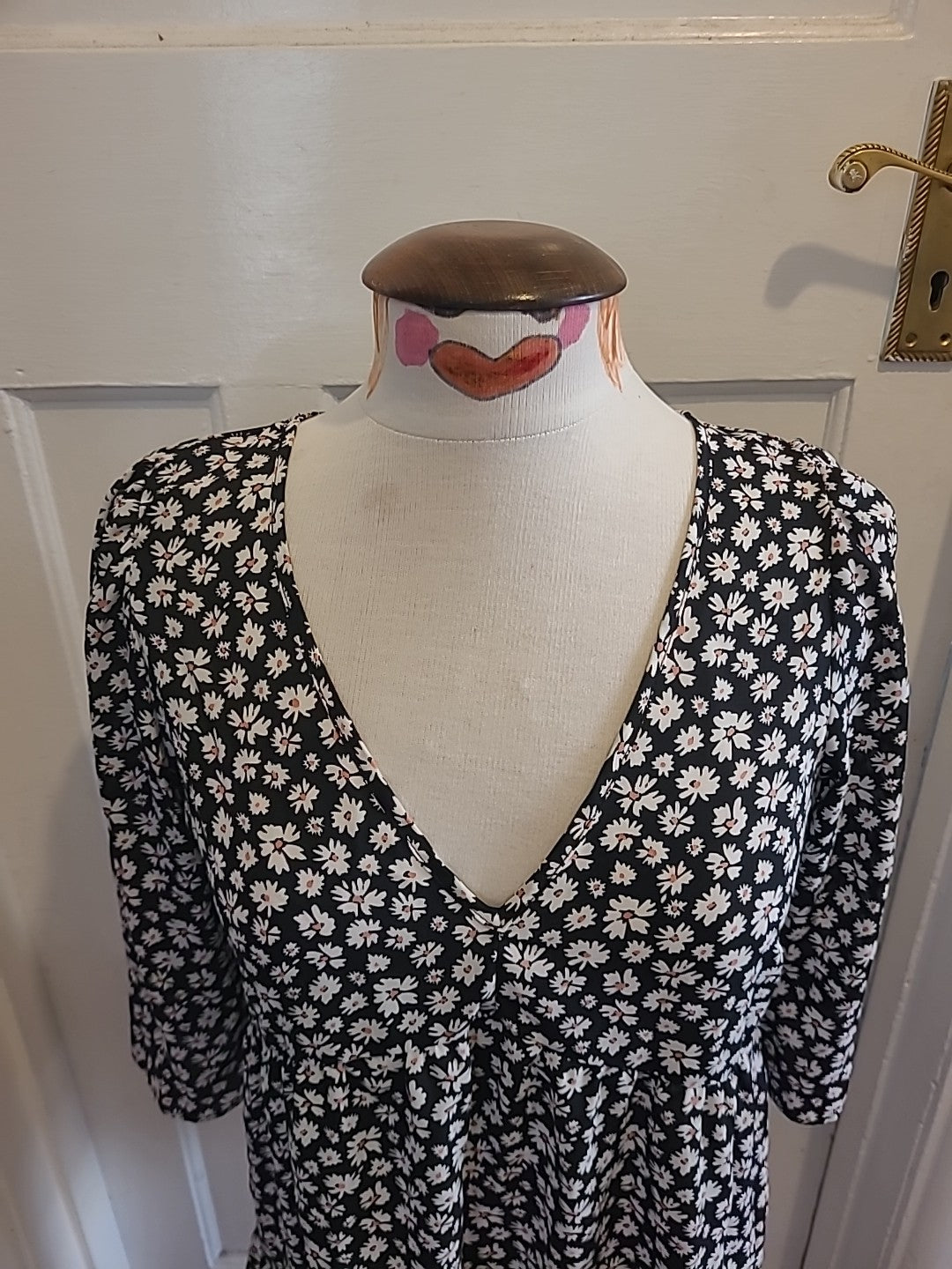 Ladies Miss Selfridge Size 10 Daisy Floral Short Sleeved Tshirt