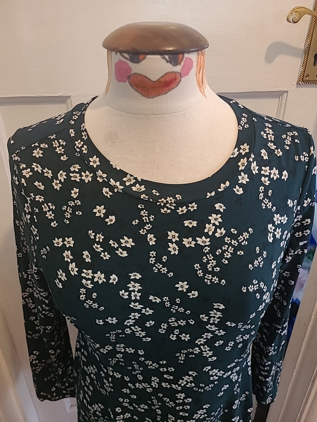 Ladies New Look Size 12 Green Floral Long Sleeved Dress