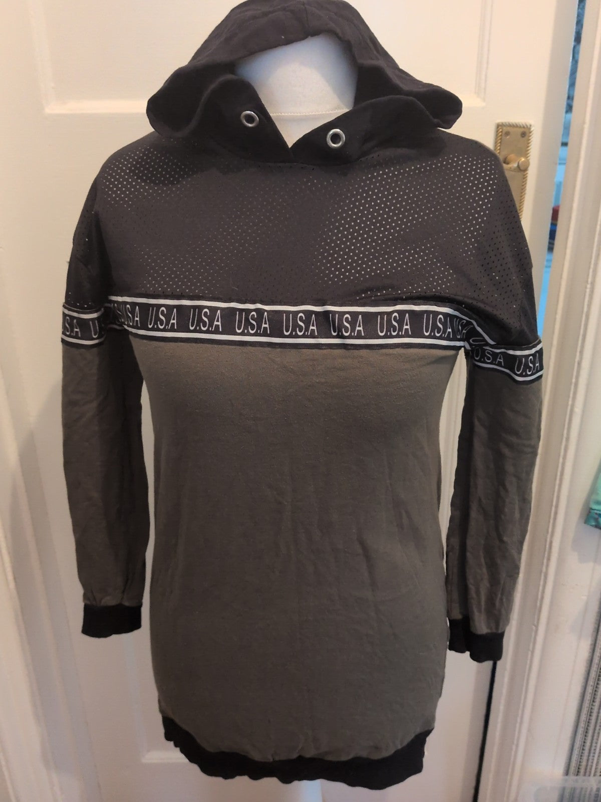 Ladies Select Size 10 Green And Black 3/4 Sleeved Hoodie