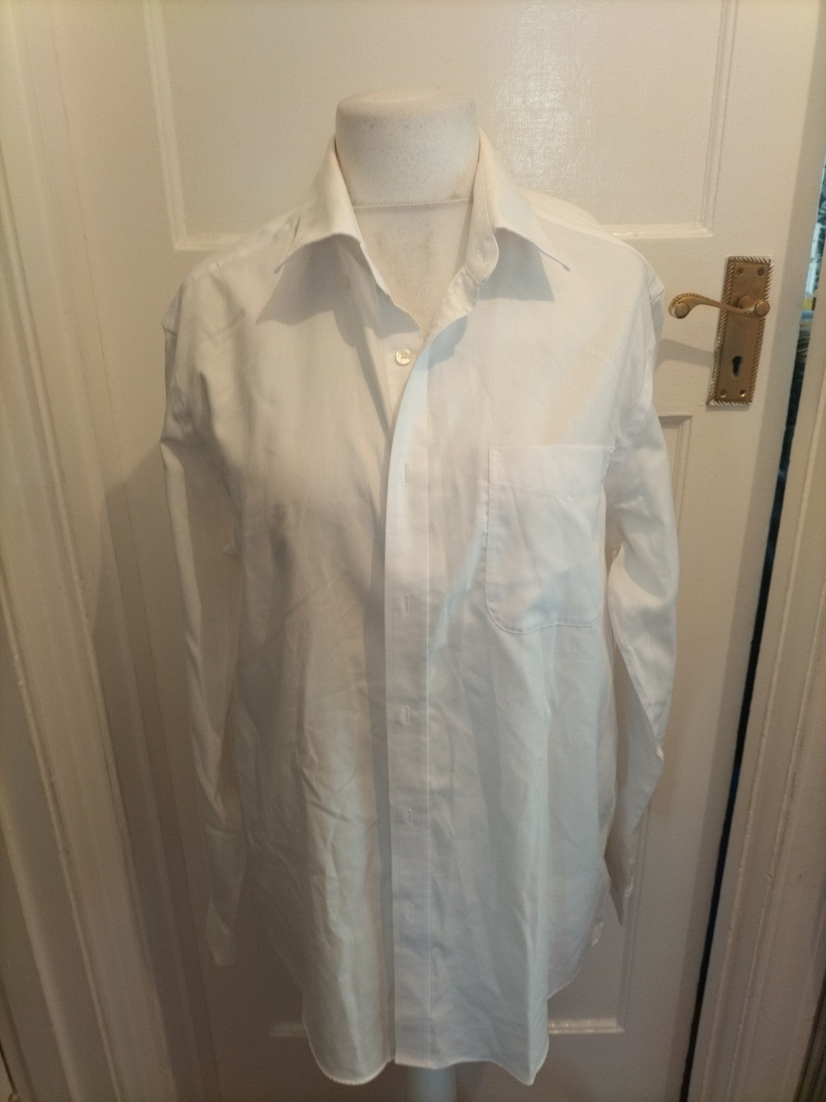 Mens Eddie Bauer Size Large White Long Sleeved Shirt Relaxed Fit Marked Neck