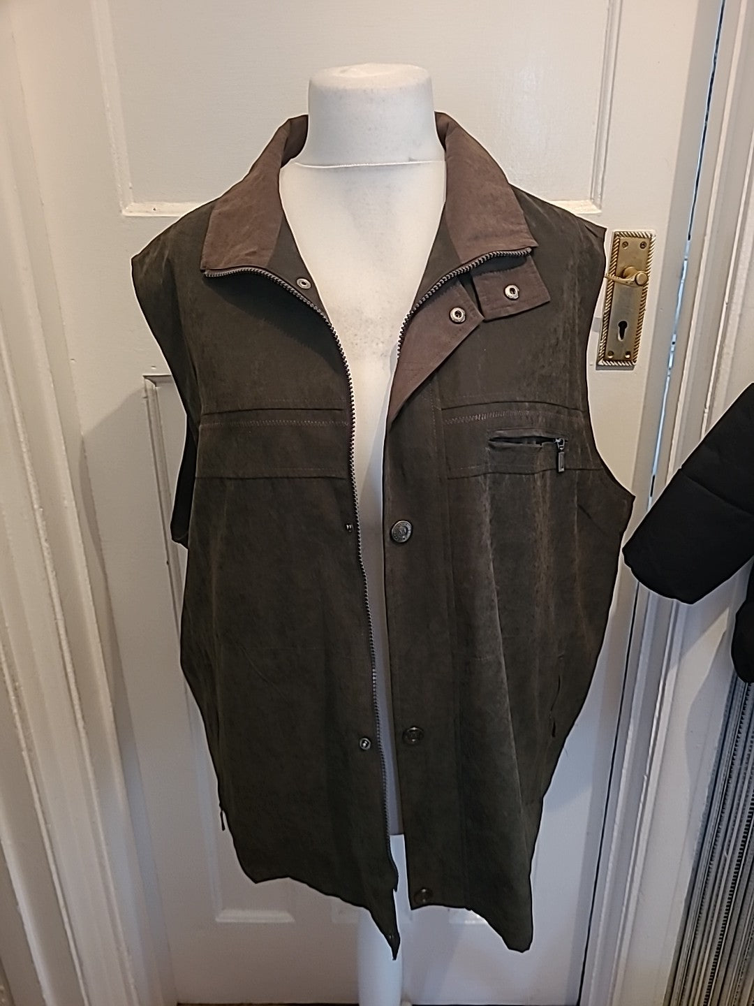 Mens Mian Size 2XL Dark Brown Satin Zipped Sleeveless Jacket