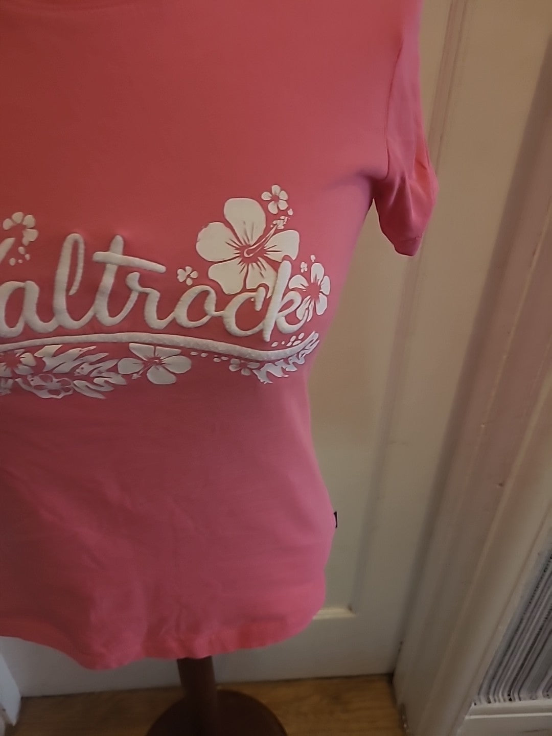 Ladies Saltrock Size 6 Pink Short Sleeved Tshirt