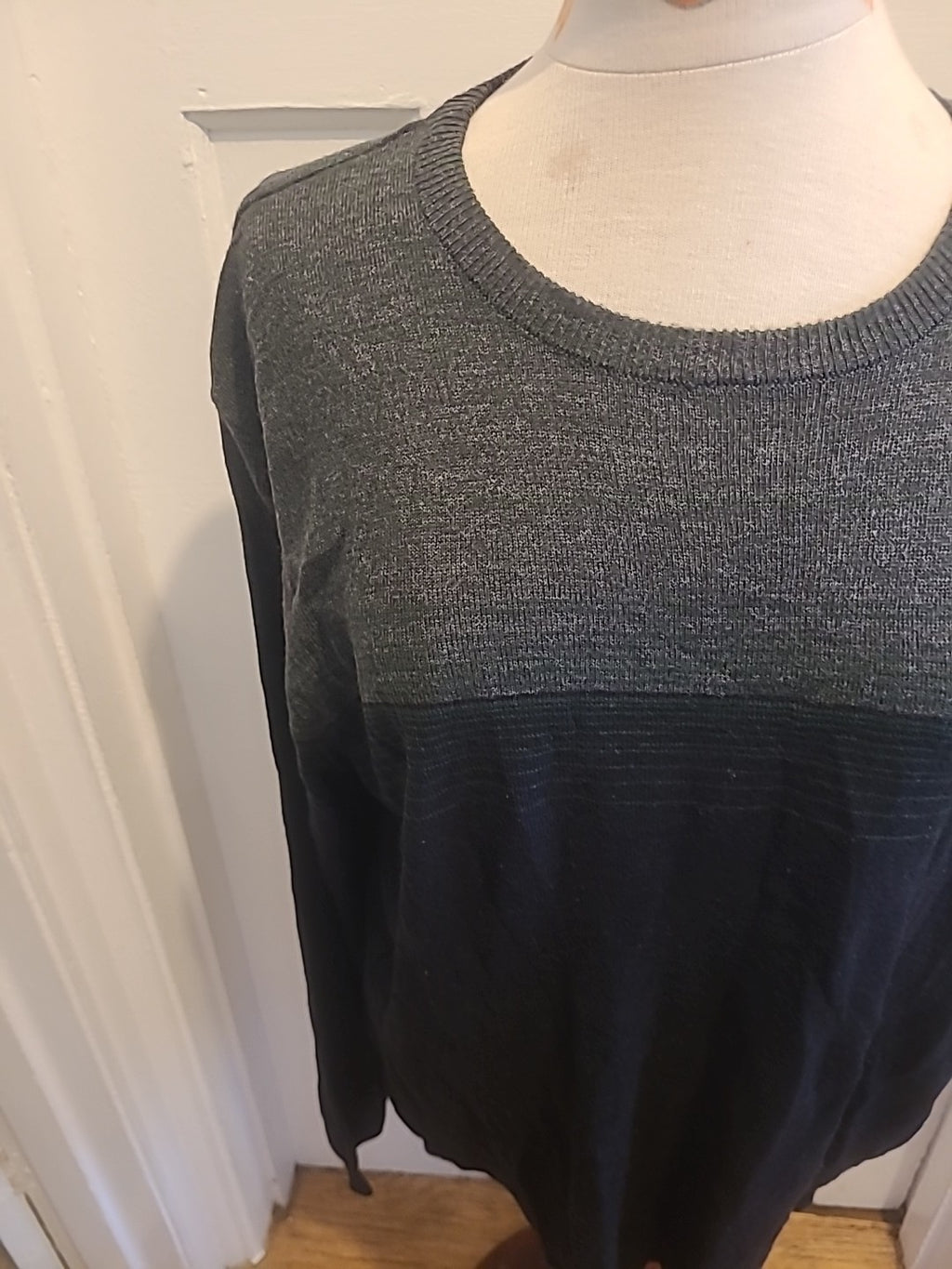Mens Burton Size 2XL Grey Black Green Long Sleeved Pullover Jumper