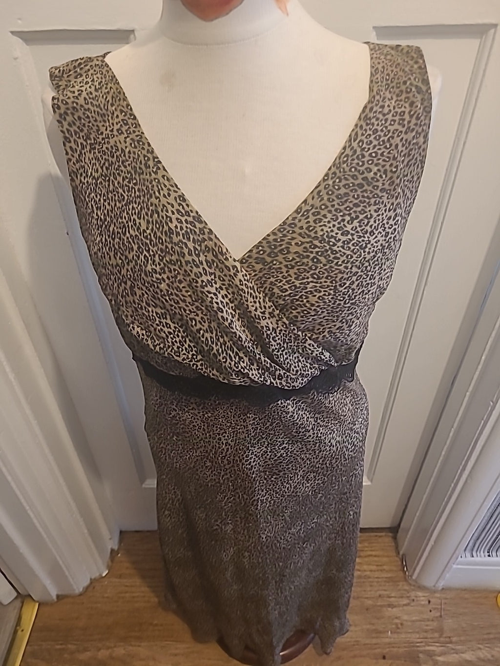 Ladies Quin & Donnelly Size 16 Brown Black Lined Sleeveless Dress