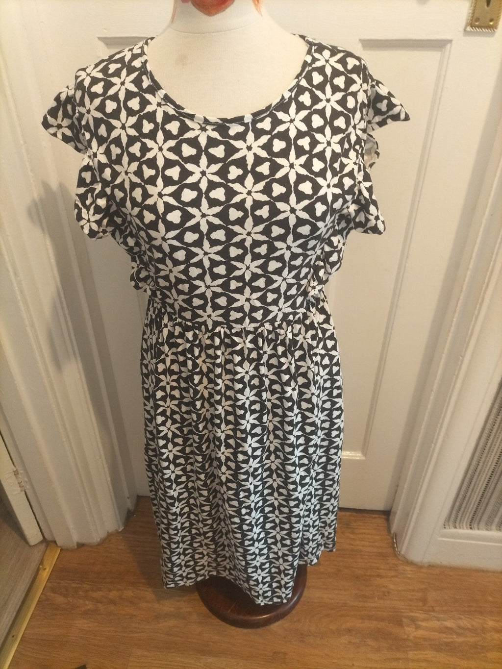 Ladies Next Size 10 Black White Cap Sleeved Dress