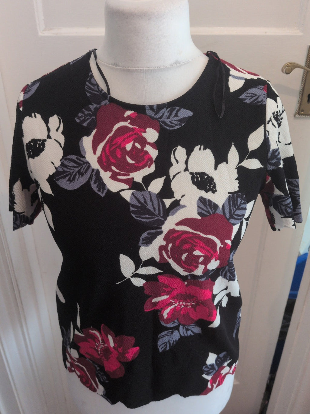 Quiz 12 Black Floral Short Sleeve Blouse