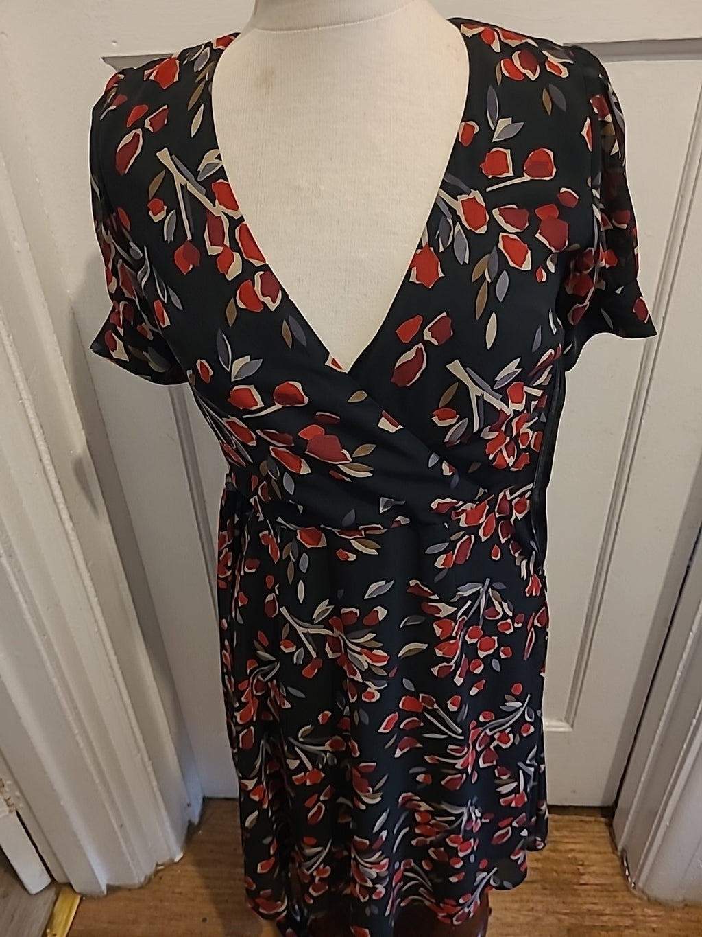 Ladies George Size 8 Black/Purple/Grey Floral V Neck Lined Dress