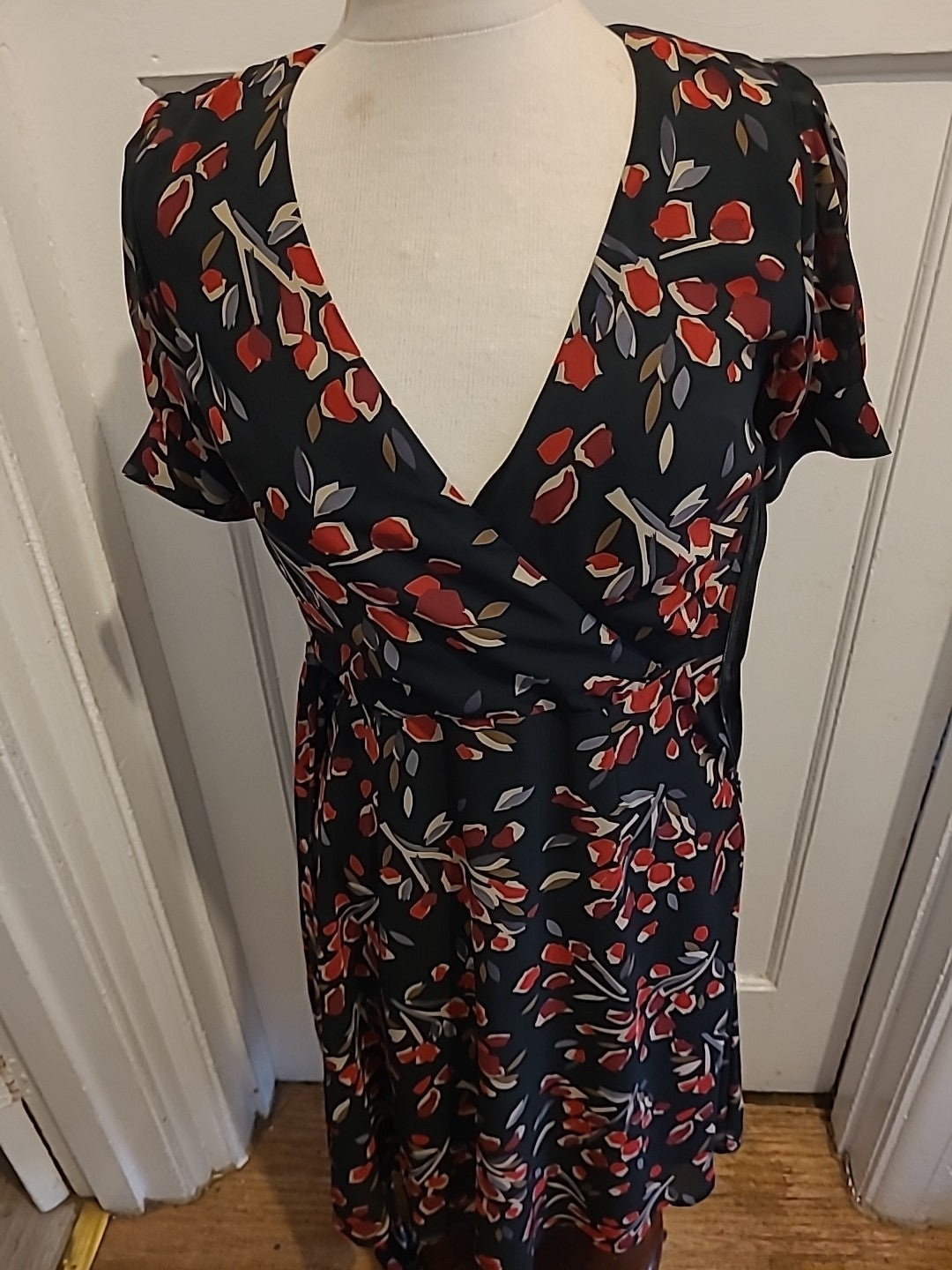 Ladies George Size 8 Black/Purple/Grey Floral V Neck Lined Dress