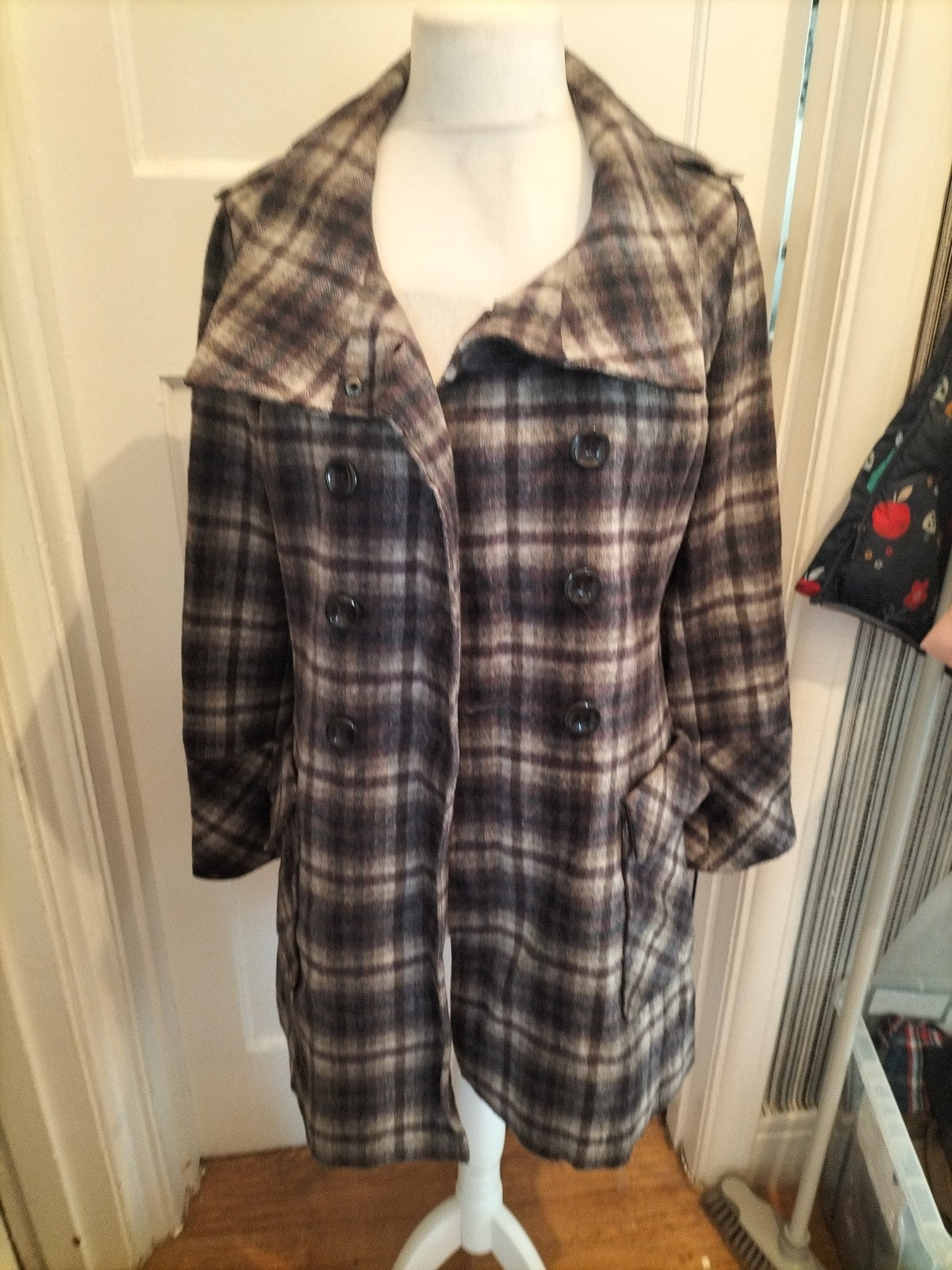 Ladies Tu Size 14 Brown And White Checked Long Sleeved  51% Wool Coat