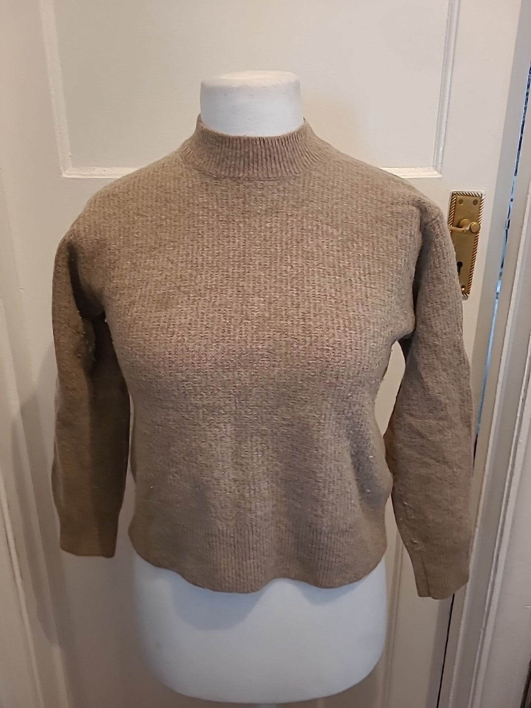 Ladies Uniqlo Size Small Beige/Brown Pullover Jumper