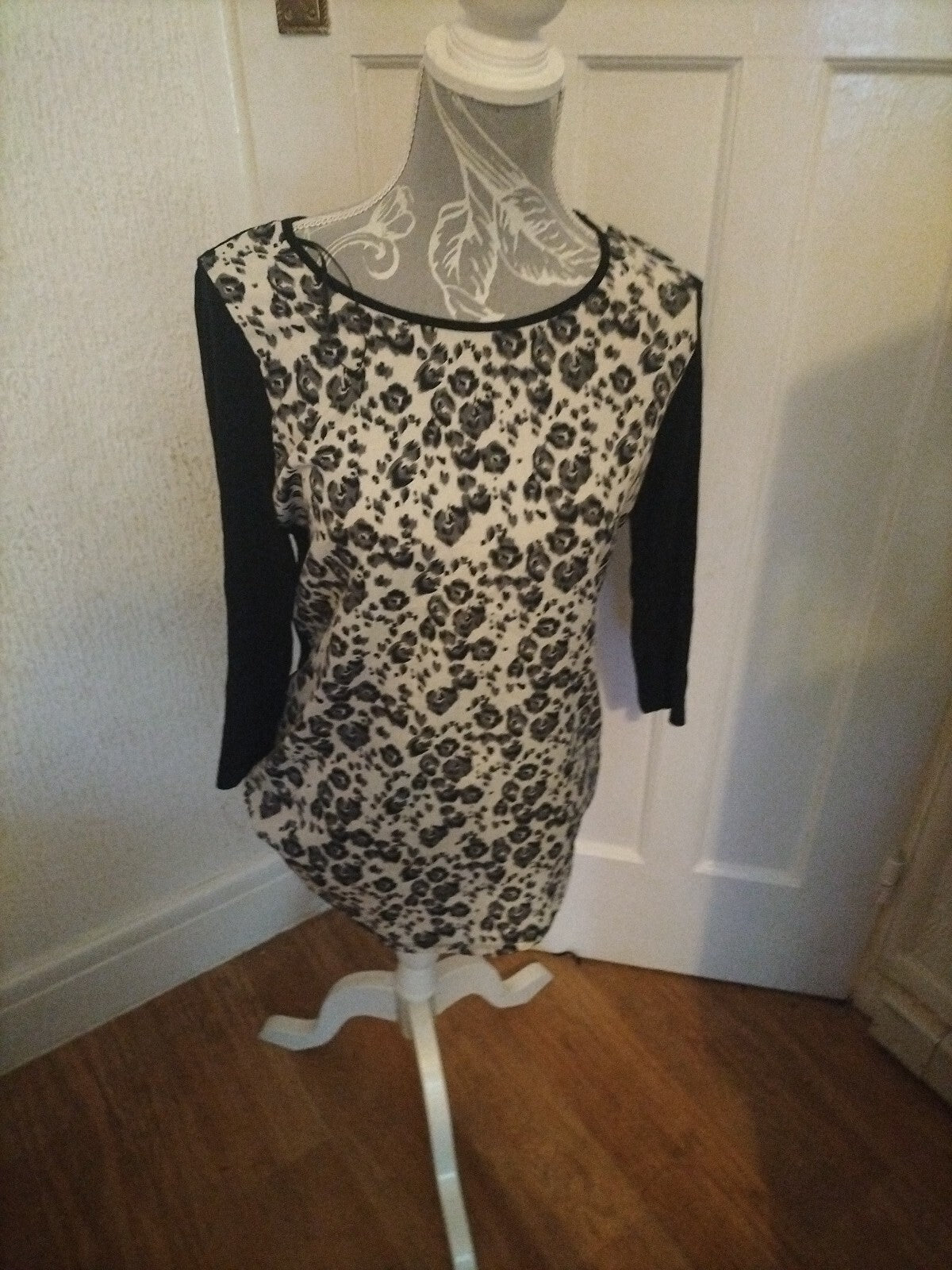 Ladies Papaya 12 Black And Cream Long Sleeve Blouse