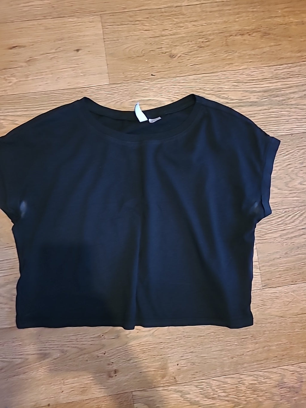 Ladies Divided Size Small Black Short Sleeved Crop Top