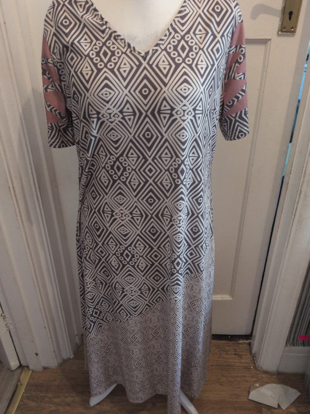 Ladies Size XL Charcoal Patterned Long Length Short Sleeve Maxi Dress
