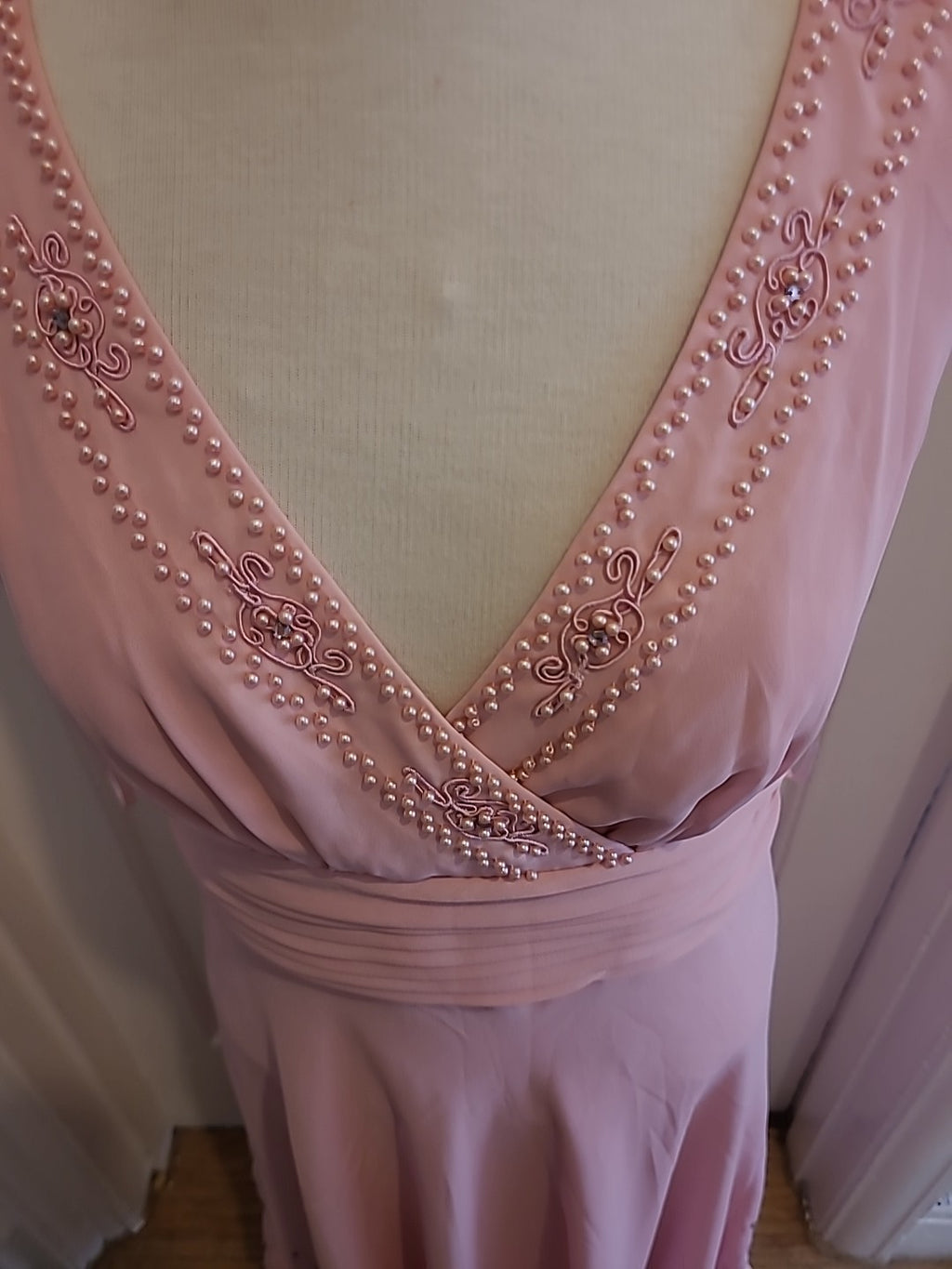 Ladies Enchanted Size 14 Pink V Neck Sleeveless Stunning Dress