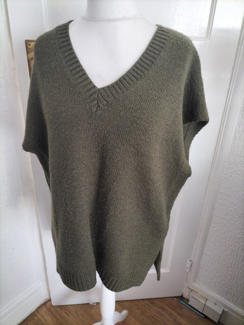 Mens Peacocks Size M Green V Neck Short Sleeved Jumper