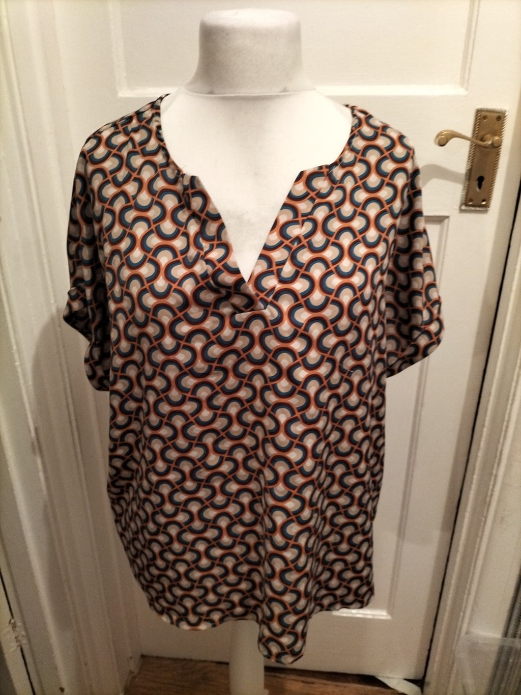 Ladies Size Large Multi Semi Circle Short Sleeved Blouse