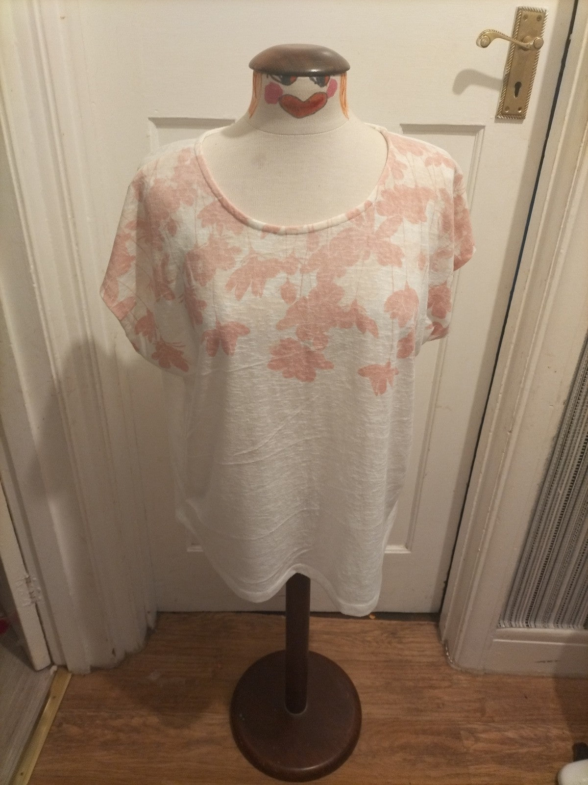 Ladies Size Medium Peach And White Short Sleeved Tshirt