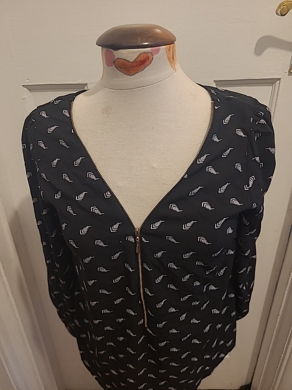 Ladies Izabel Size 10 Black White Patterned Long Sleeved Blouse