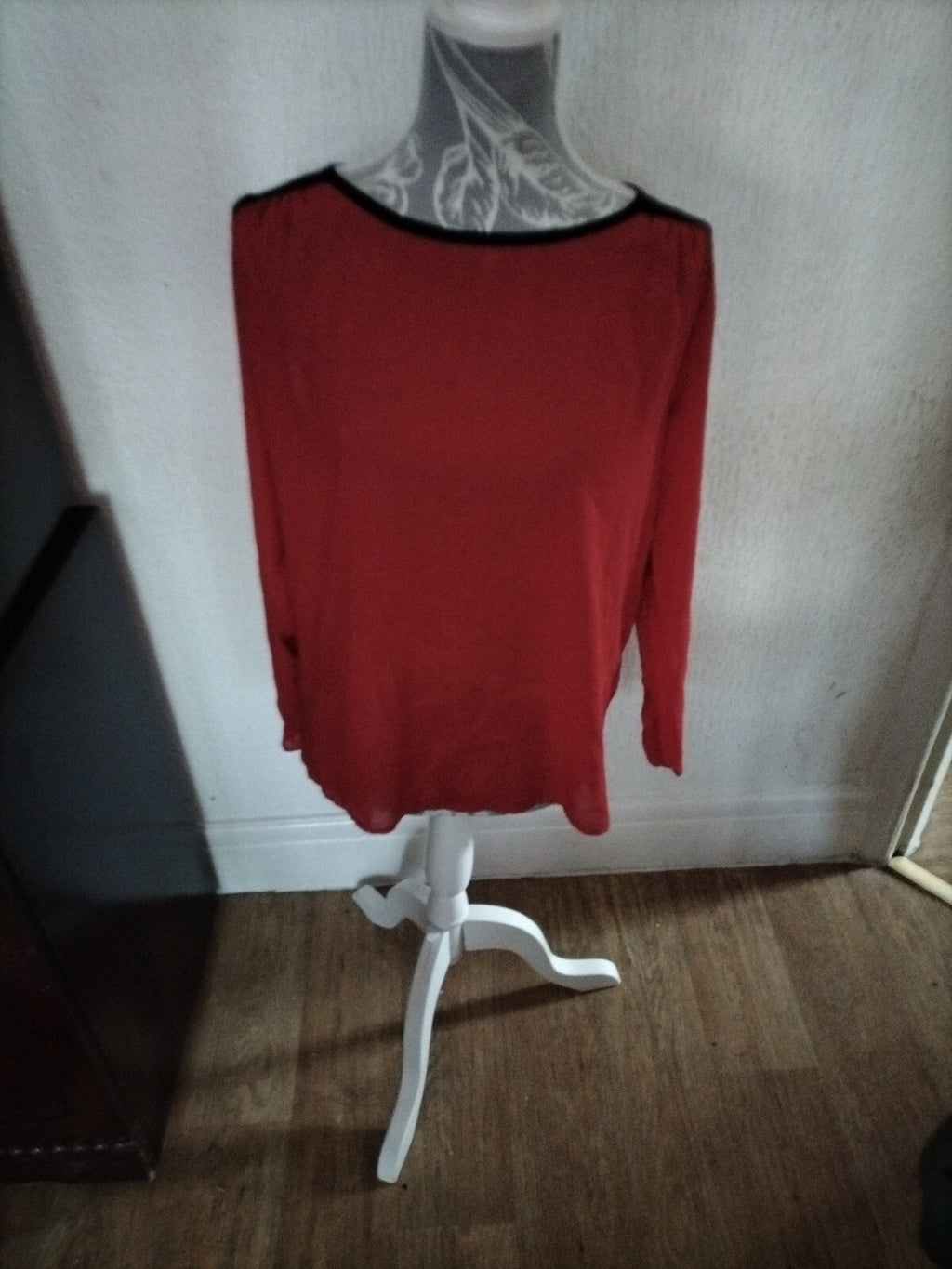 Ladies Lustre Size 12 Red And Black Long Sleeved Blouse