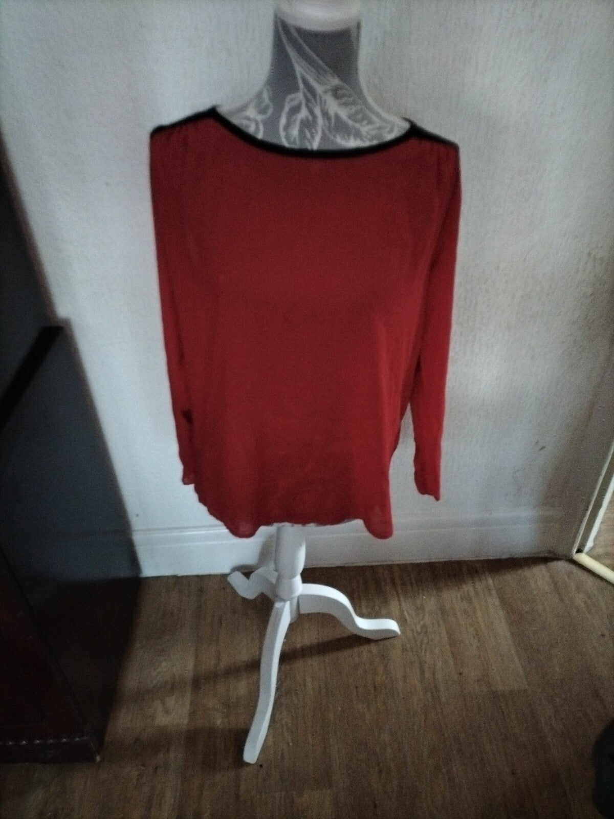 Ladies Lustre Size 12 Red And Black Long Sleeved Blouse